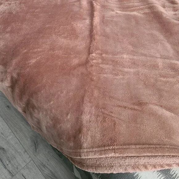 Light Brown Throw - Picture 2 of 3